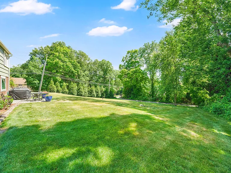 197 Wassuc Rd — Photo 4