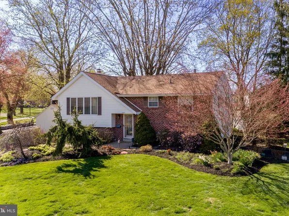 1833 Carriage Way, Warrington, PA 18976