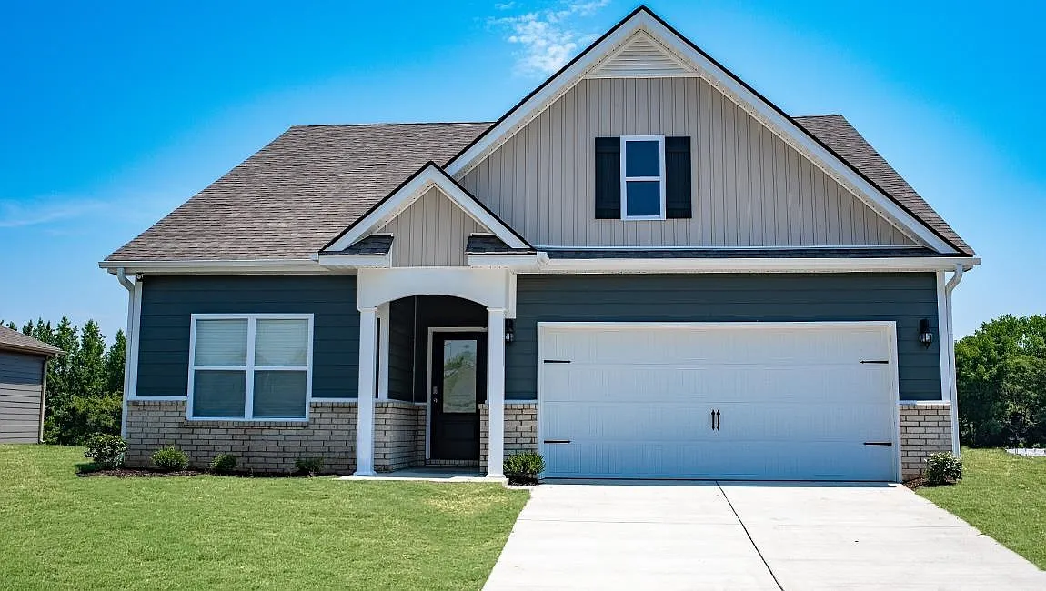 3 bed, 2.0 bath, 1679 sqft, $2,300 — Photo 1