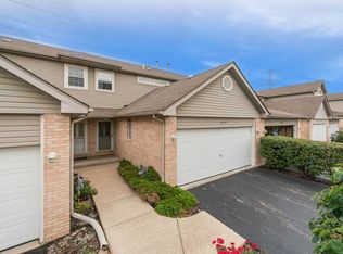 2132 W Adobe Dr, Addison, IL 60101