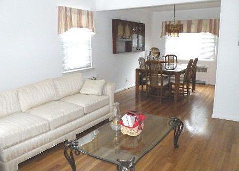 2nd image of 2133 Oakwood Pl
