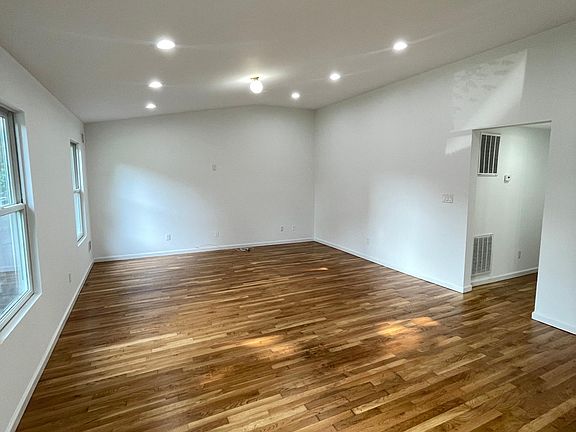 3rd image of 10 Carpenter St #1