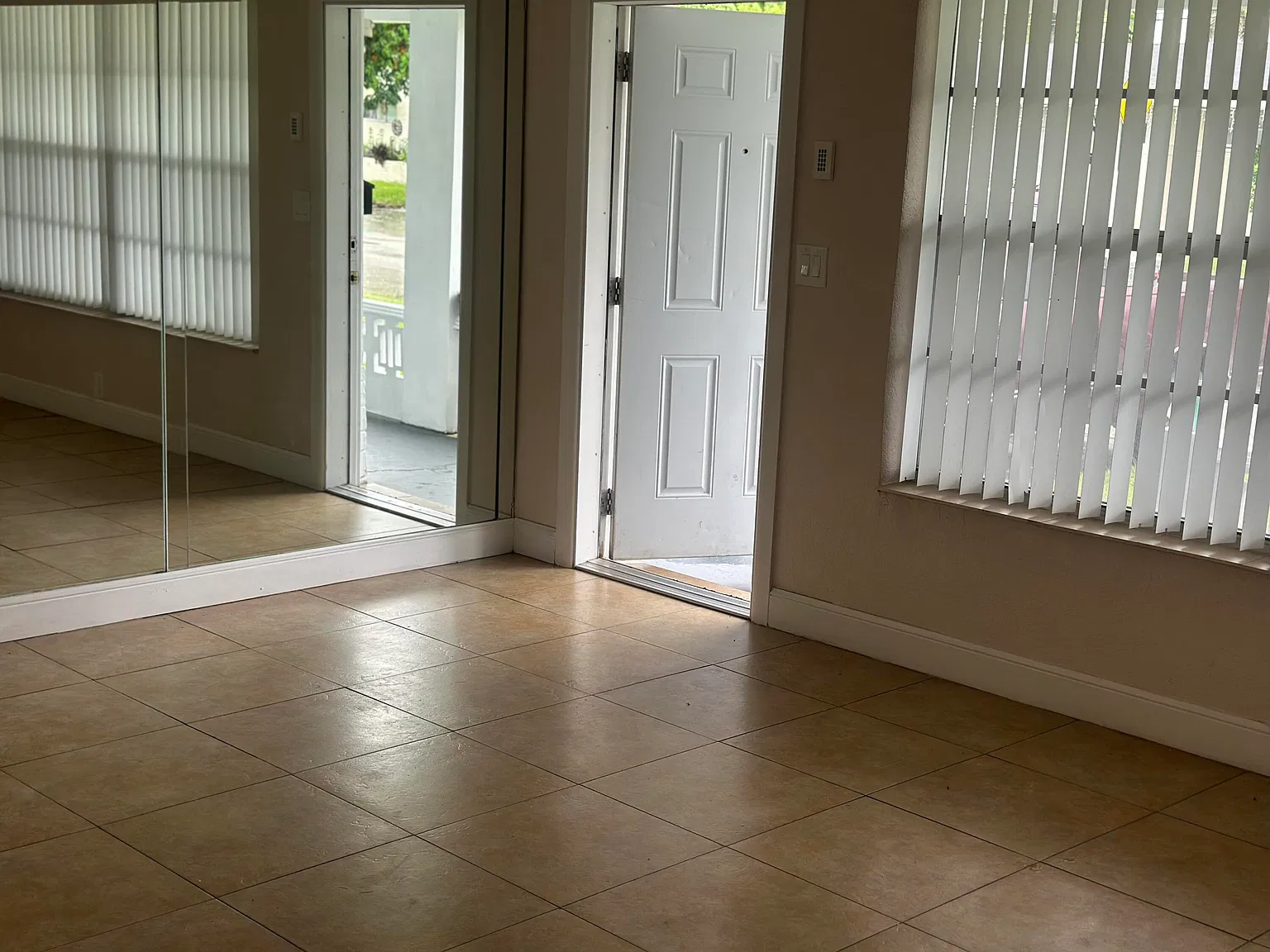2 bed, 1.0 bath, 1085 sqft, $2,650 — Photo 4