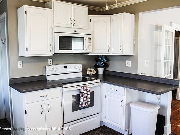 5th image of 109 E Plain St