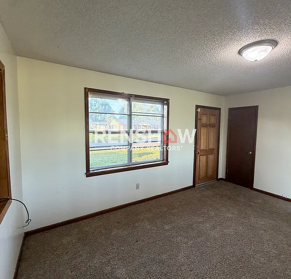 584 Lark St — Photo 9