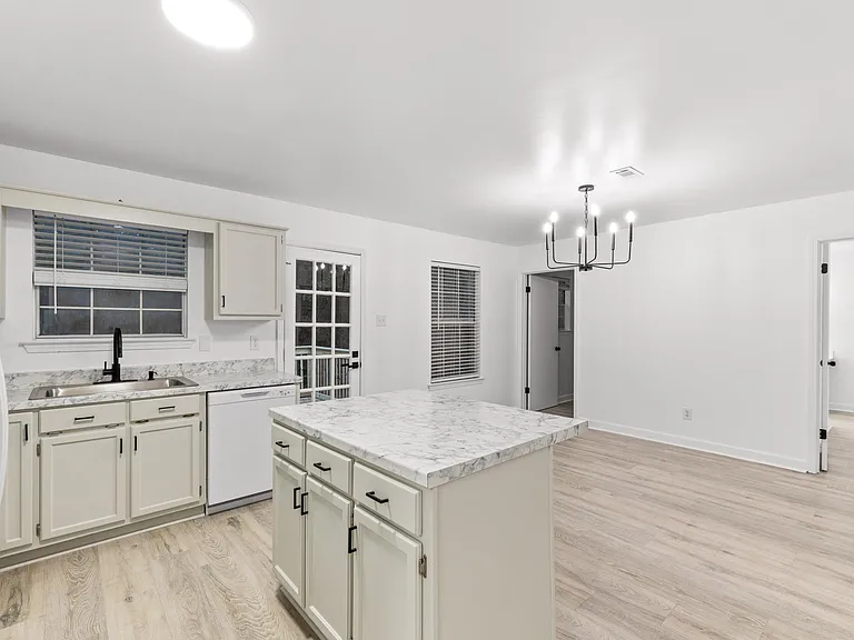 153 Richmond Rd — Photo 7