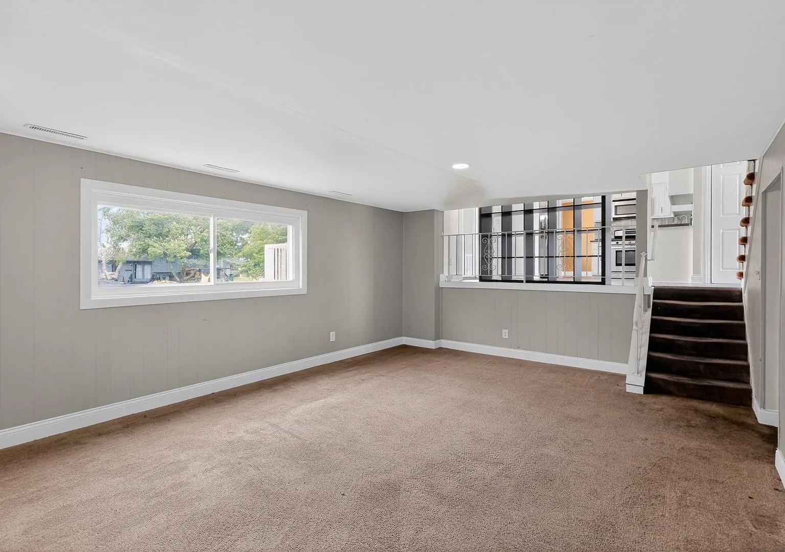 Stunning 4BR House in Crown Point — Photo 4