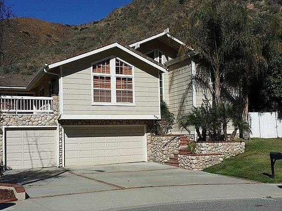 2nd image of 734 Aliso St.