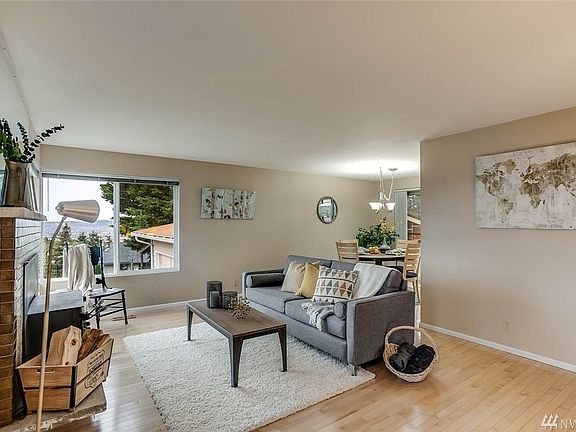 This home is immaculate and your are immediately drawn in to the cozy living room.
