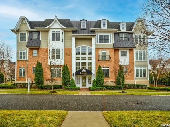 366 Trotting Lane #1, Westbury, NY 11590