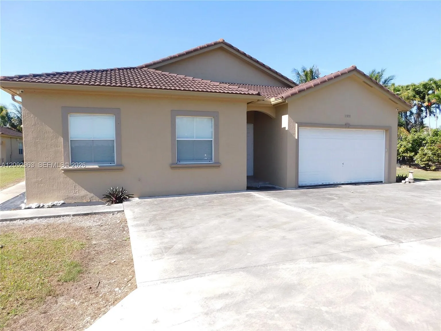 4 bed, 2.0 bath, 2884 sqft, $3,800 — Photo 3