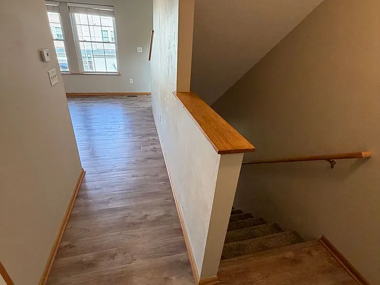 1123 SE Village View Ln — Photo 5
