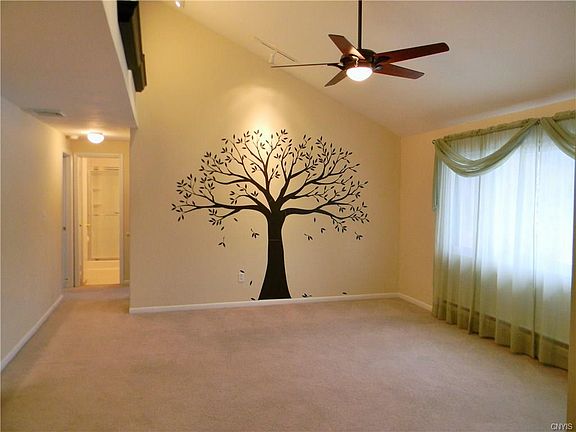 2nd image of 799 Fairway Cir