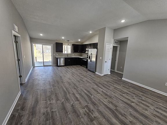 4th image of 632 Prospect St