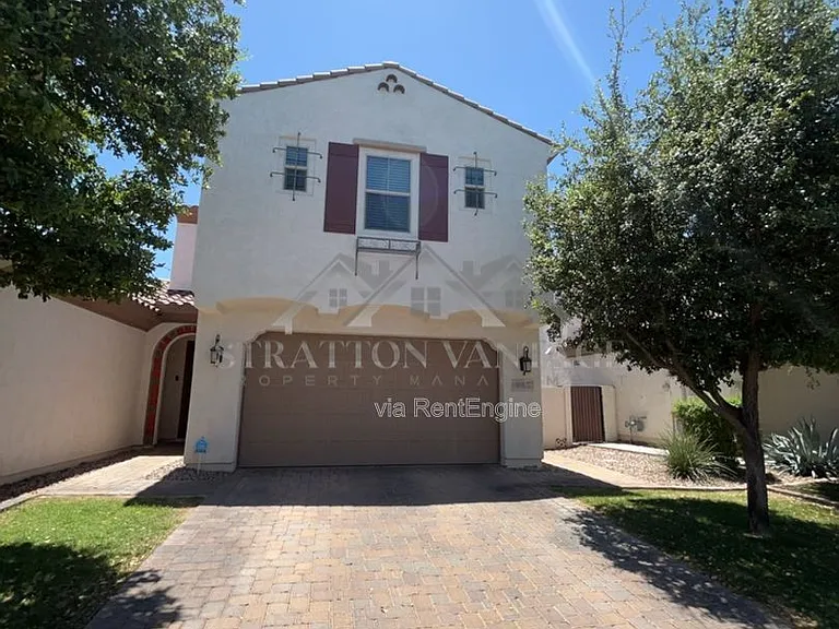 945 W Yellowstone Way — Photo 1