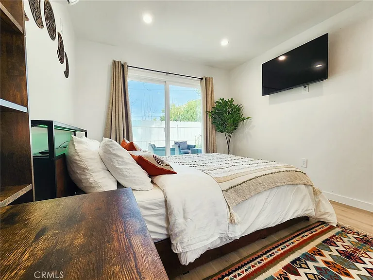 22131 Bassett St — Photo 10