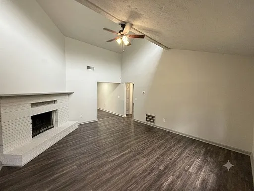 2 bed, 1000 sqft, $1,650 — Photo 2