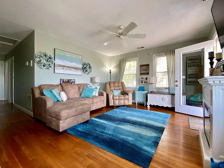756 W Ocean View Ave — Photo 5