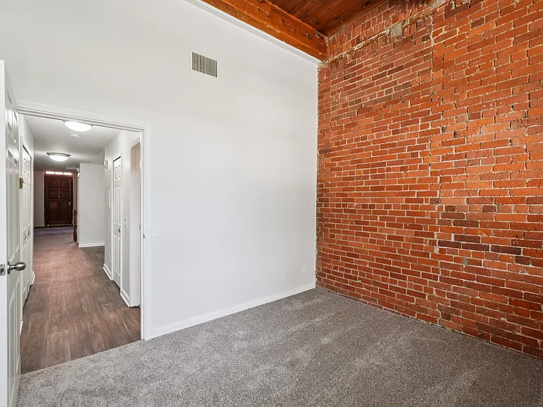 River Place Luxury Apartments — Photo 57