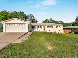 297 Peteet St, Rainbow City, AL 35906