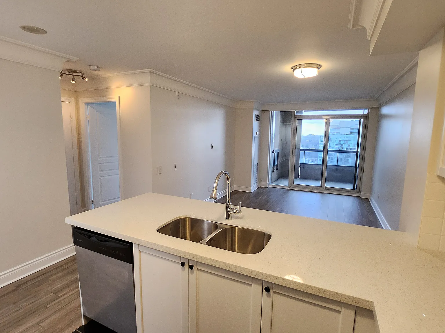 5 Northtown Way — Photo 3