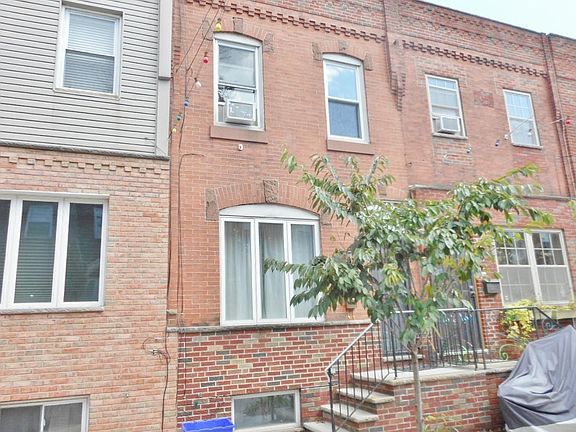 2nd image of 2325 S Woodstock St