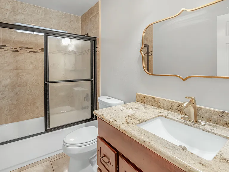 1209 Portsmouth Ct — Photo 16