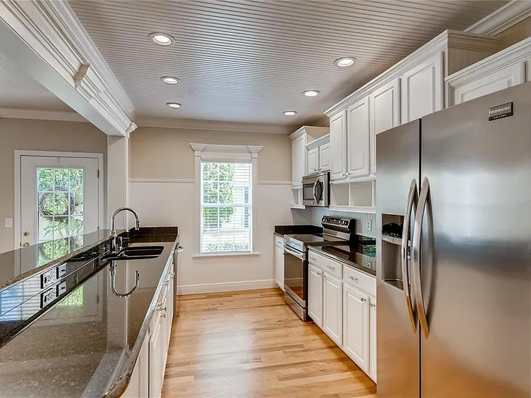730 Oak Shadows Rd — Photo 6