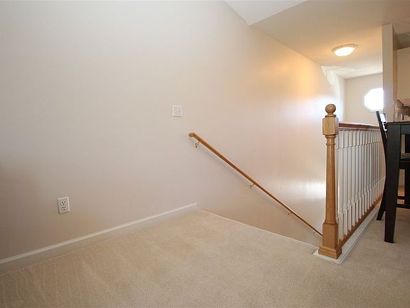 4th image of 926 W Trailcreek Dr