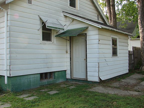 3rd image of 411 S Academy St