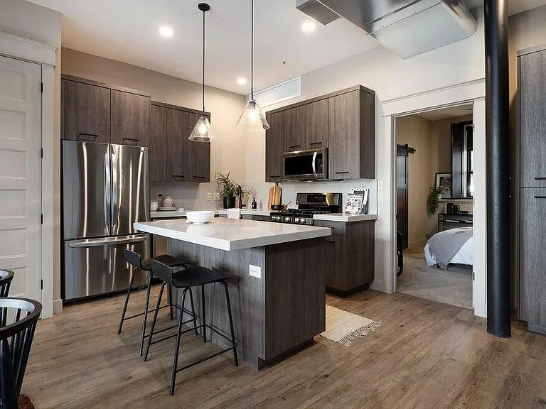 Salt Lake Costume Apartments — Photo 8