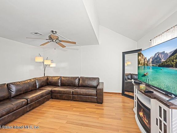 4th image of 243 Pond Way #B