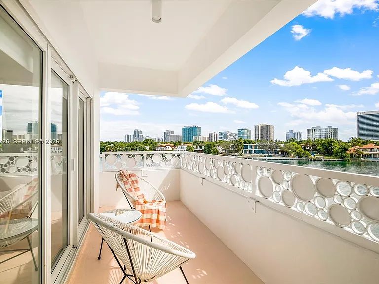 9881 E Bay Harbor Dr #205 — Photo 1