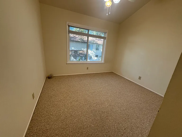 19226 Vineyard Ln — Photo 26