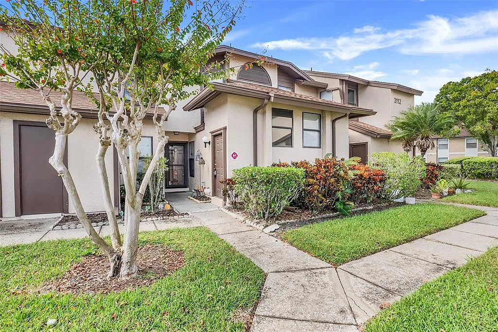 3 bed, 3.0 bath, 1182 sqft, $1,900 — Photo 1