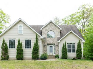 4129 Hickory Rd, Tobyhanna, PA 18466