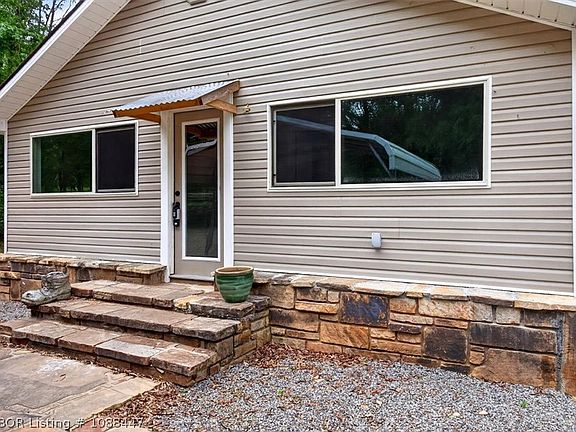 4th image of 17583 Fox Ln