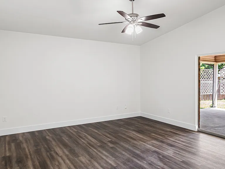 3307 Colony Dr — Photo 3