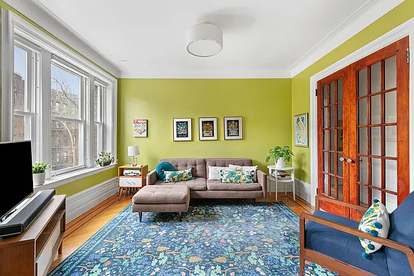 Sold by Compass | media 10