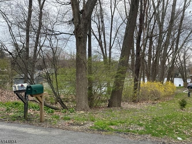 2nd image of 219 Lake Dr