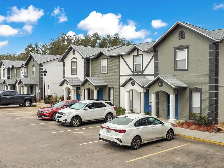 Village Park Townhomes | 2 & 3 Bedroom Apartments in Lady Lake, FL — Photo 4