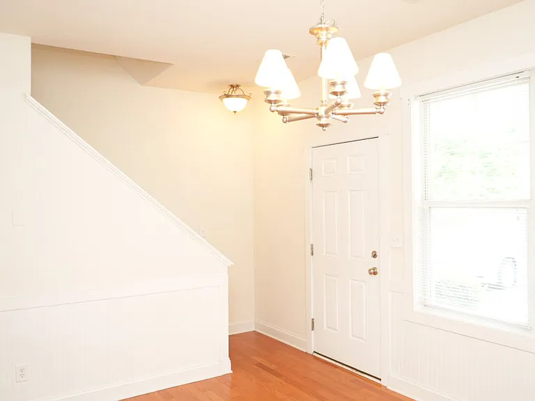 306 Marquette Ct — Photo 8