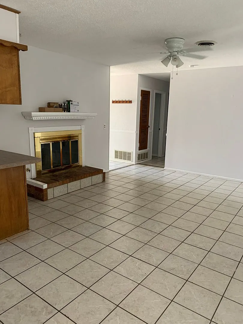 3 Bedroom, 2 Bathrooms, 2 Car Garage with Big Backyard in Western Plateau! — Photo 4