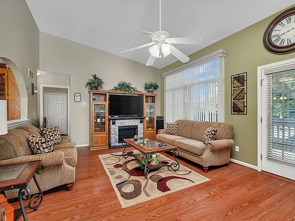 3rd image of 106 N Harbor Lndg