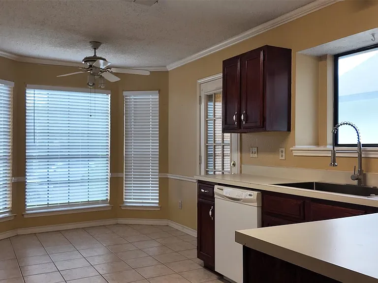 12331 Yarmont Way — Photo 4