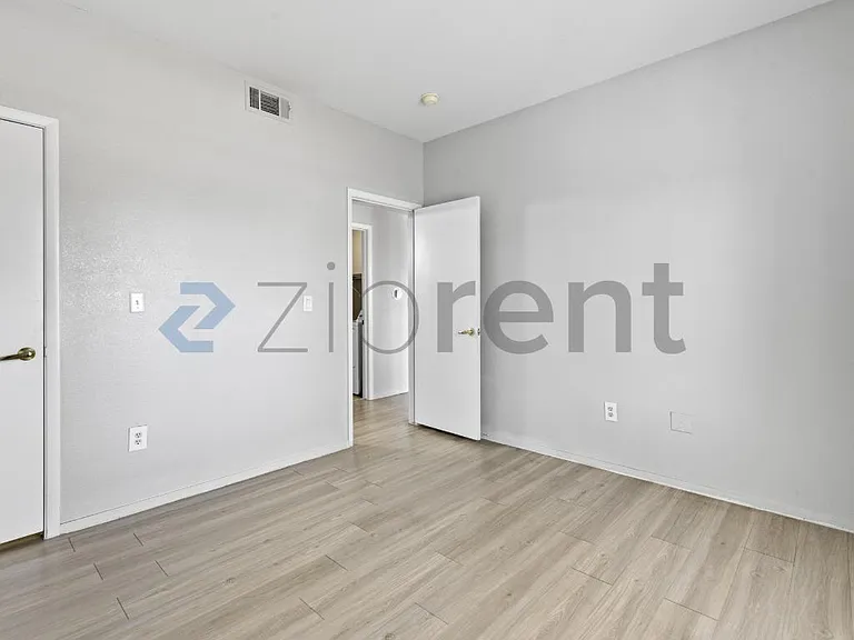 2030 Rancho Lake Dr — Photo 8