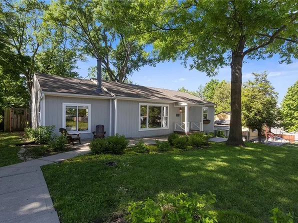 1135 Elizabeth St, Liberty, MO 64068