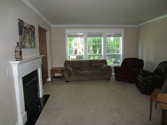 4th image of 1672 52nd Ave SE