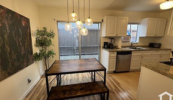 2nd image of 3562 Mentone Ave #4