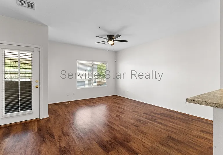 1716 W Cortez St #207 — Photo 4